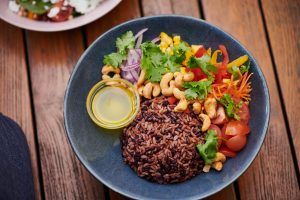 Rice, cashes and veg bowl
